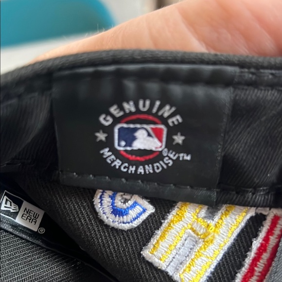 New Era Black Cap with rainbow Chicago Cubs logo - Picture 3 of 7